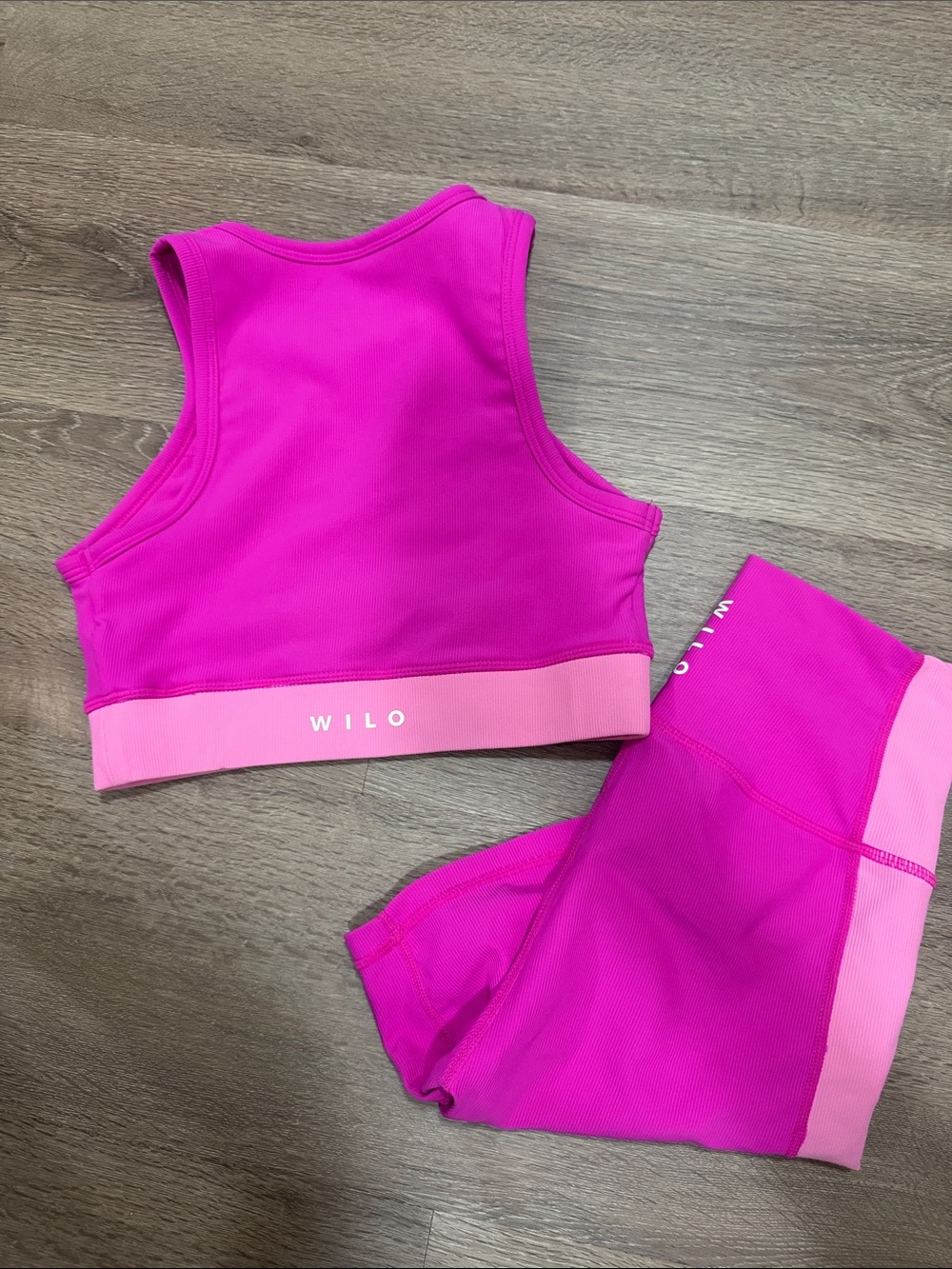 WILO Women's Pink Magenta High-Neck Sports Bra & Legging Set - Picture 2 of 4